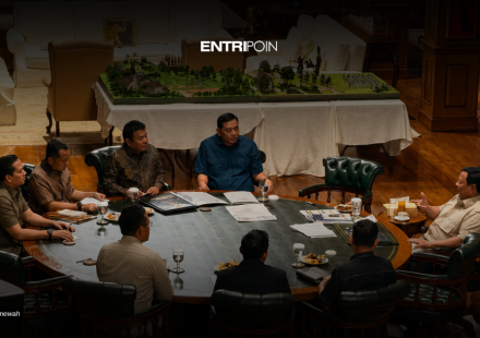 Presiden Prabowo Subianto menggelar pertemuan dengan Direktur Utama PT Pertamina (Persero) Simon A. Mantiri di Hambalang, Bogor, Jawa Barat.